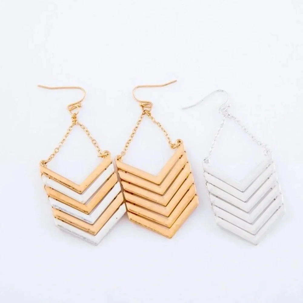 Boutique NWT Metal Chevron Linked Drop Earrings festival boho office business